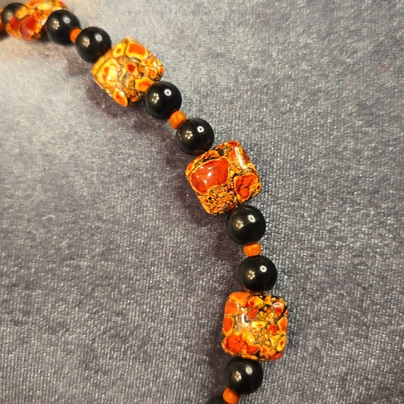 NWOT Red Leopard Jasper Square and Round Bead Necklace Red Black Tan - Picture 2 of 3